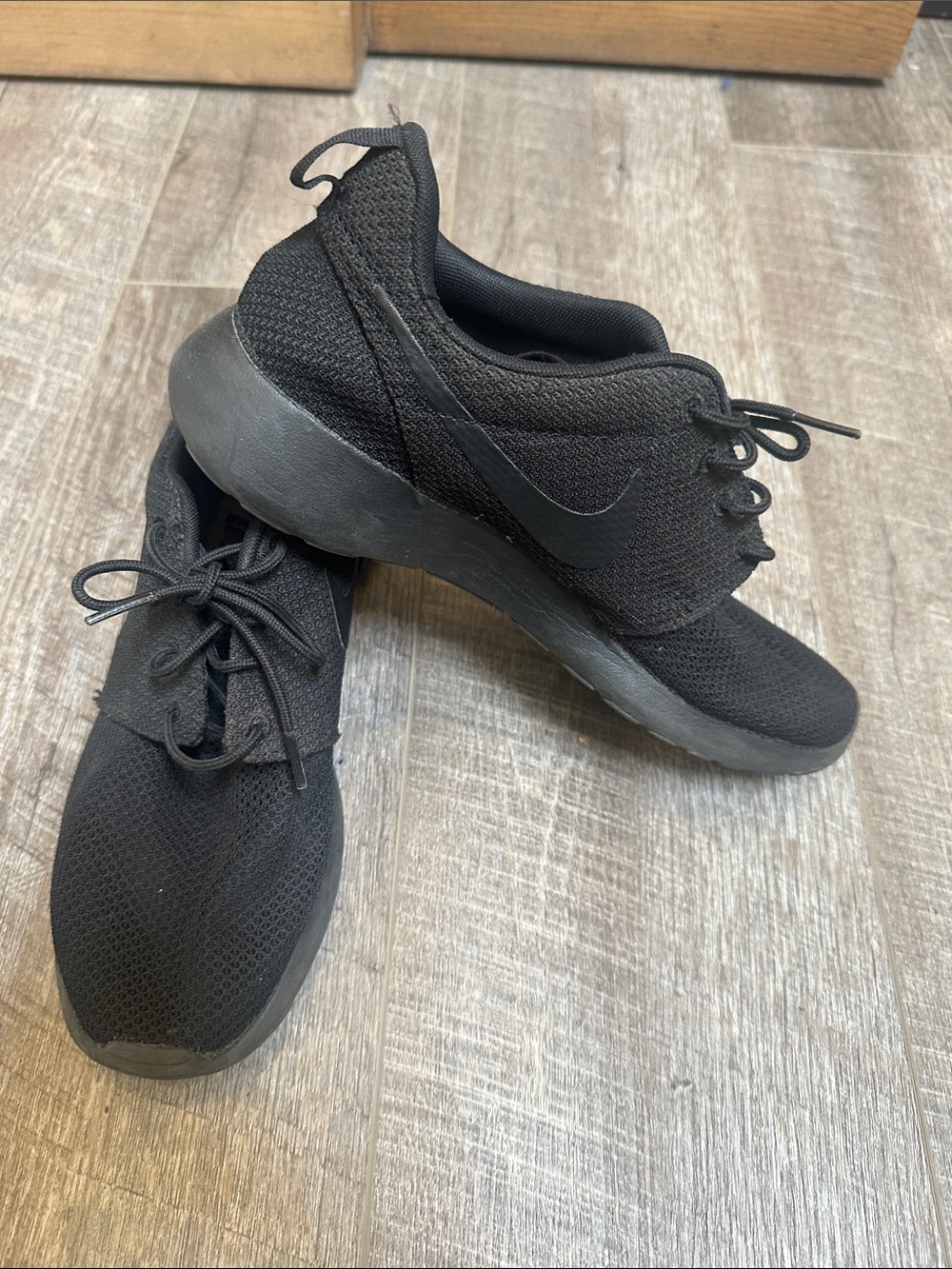 Nike Men’s Black Athletic Running Sneakers